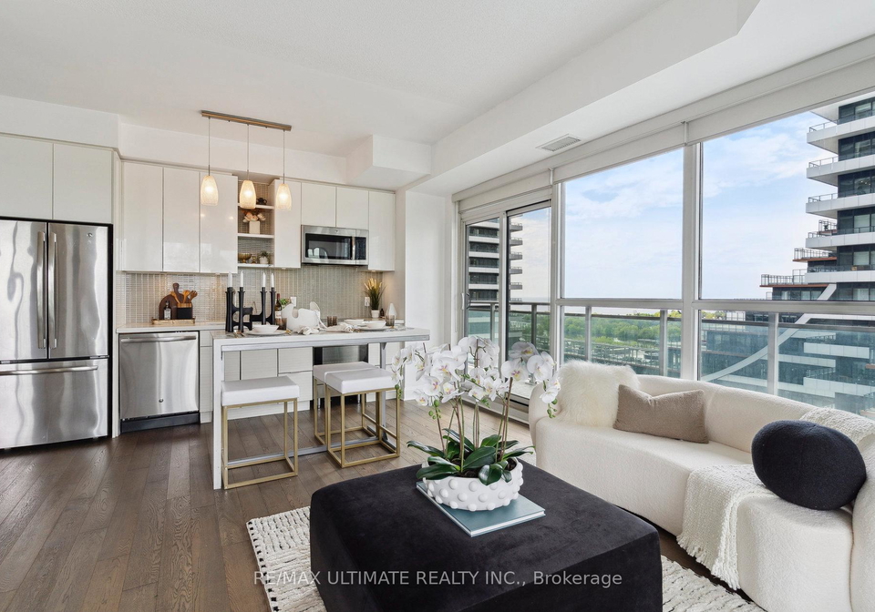 33-shore-breeze-drive-etobicoke-ontario-w13083838