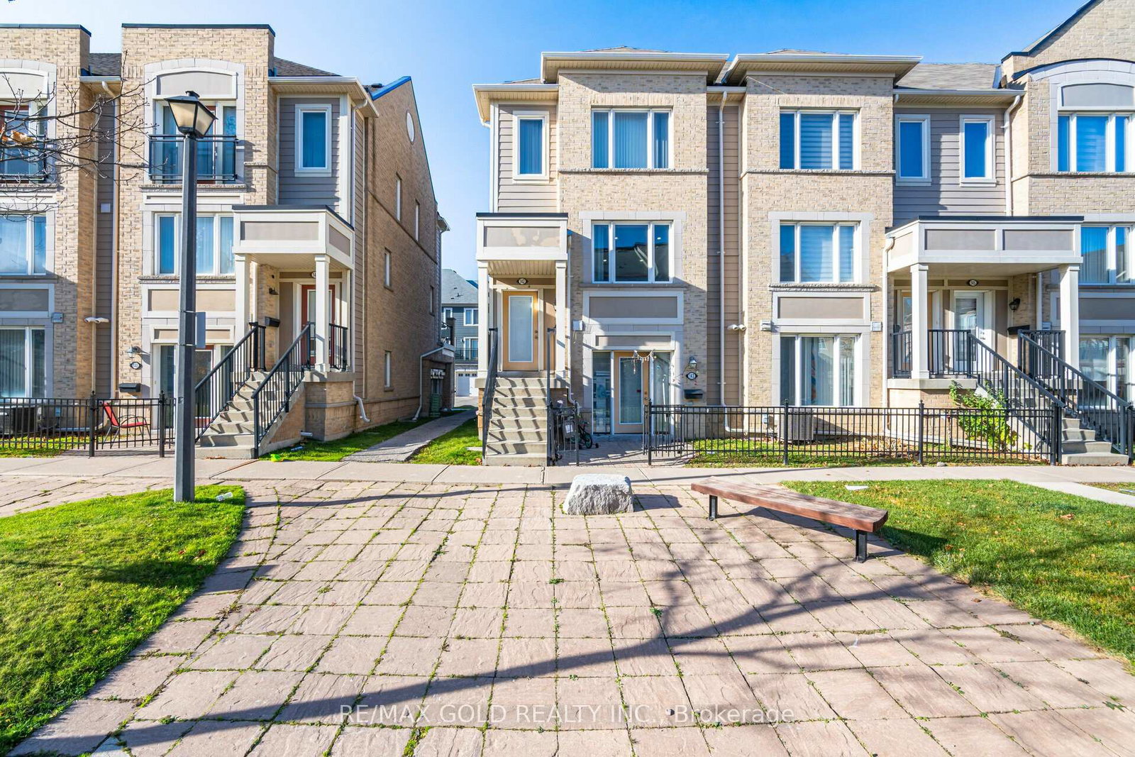 60-fairwood-circle-brampton-ontario-w13084050