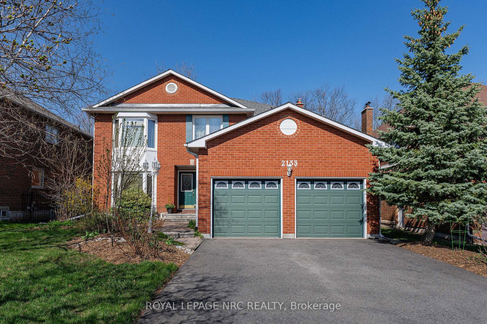 2133-grand-boulevard-oakville-ontario-w13084076