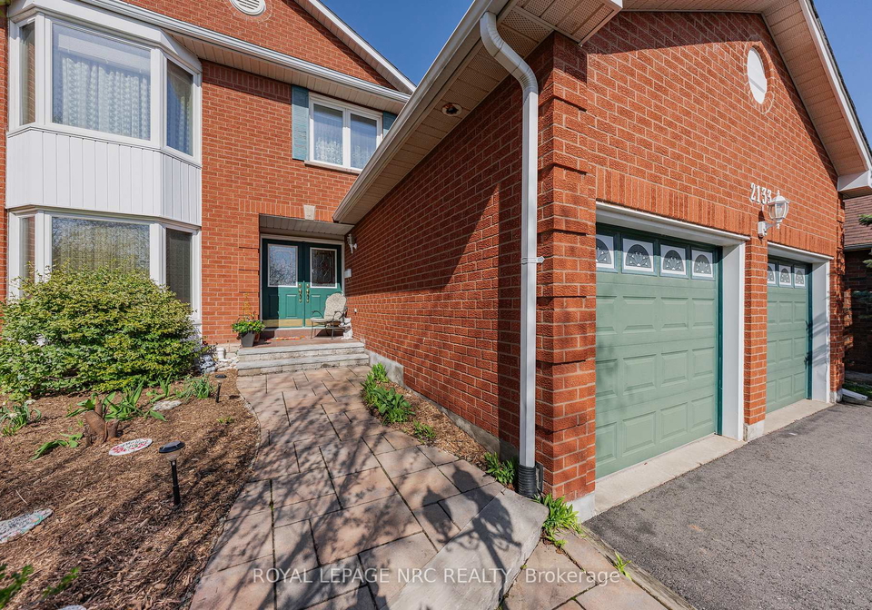 2133-grand-boulevard-oakville-ontario-w13084076