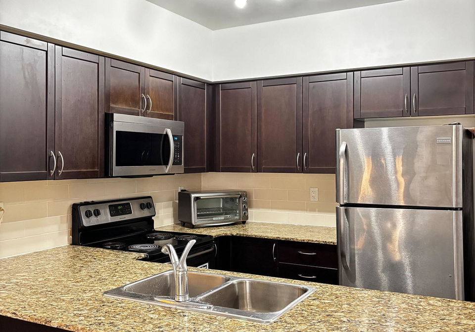 812-lansdowne-avenue-toronto-ontario-w13084336