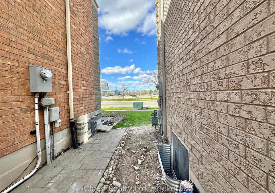 704-santa-maria-boulevard-milton-ontario-w13084898