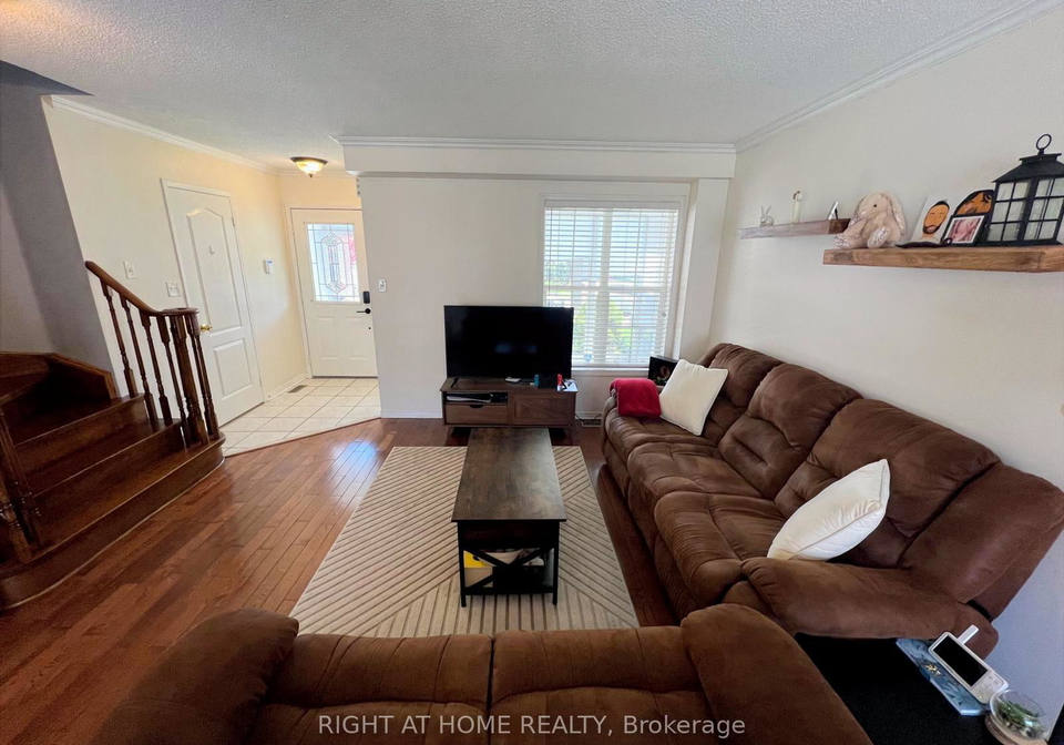 10-charleswood-circle-brampton-ontario-w13086260