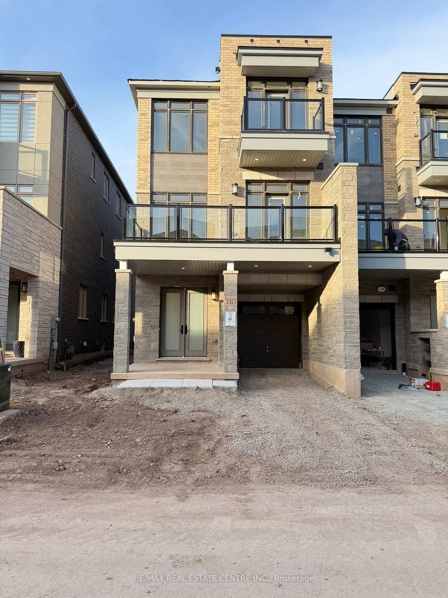 3315-taha-gardens-oakville-ontario-w13086584