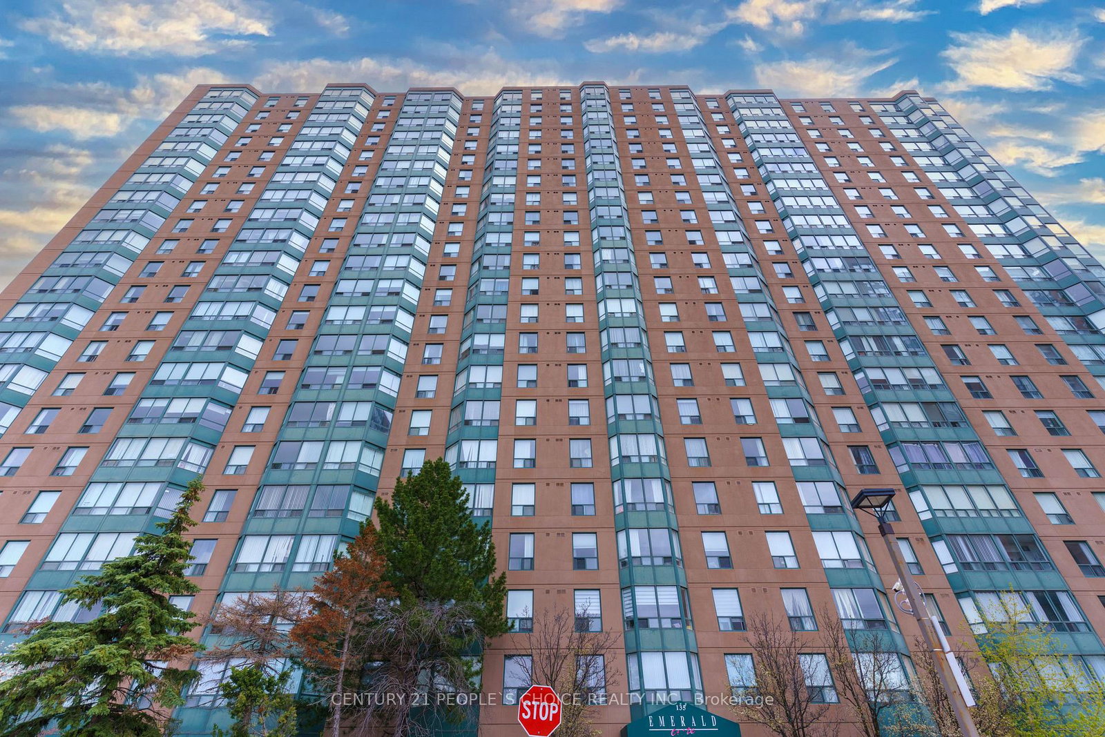 135-hillcrest-avenue-mississauga-ontario-w13087576
