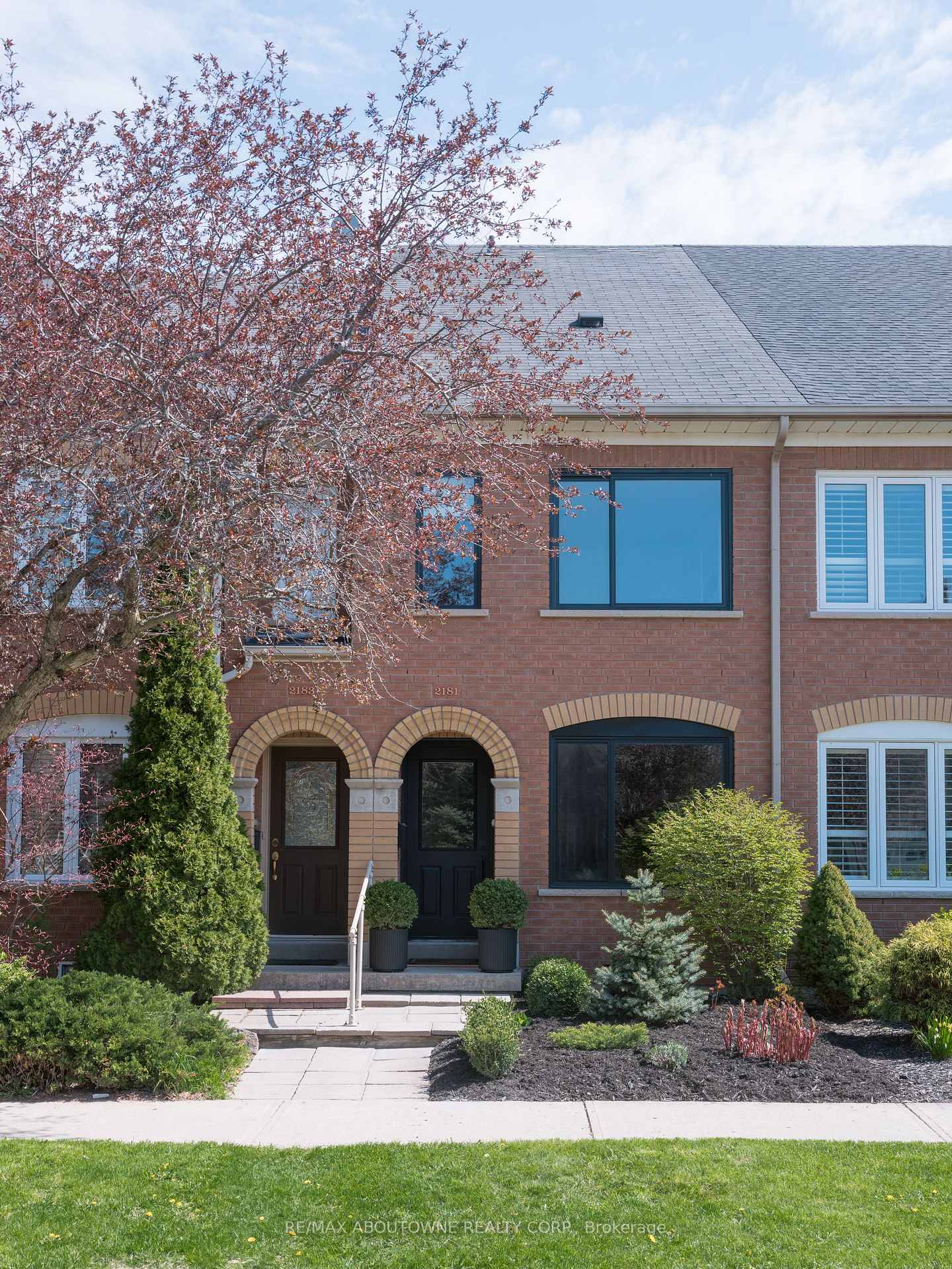2181-oakpoint-road-oakville-ontario-w13087676