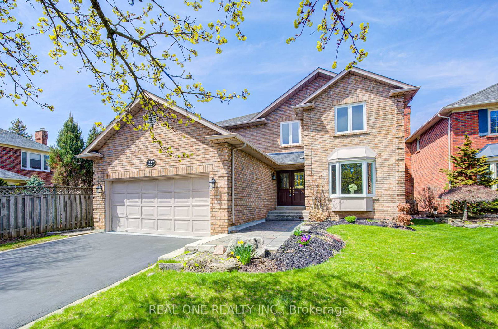 1237-woodview-drive-oakville-ontario-w13088936