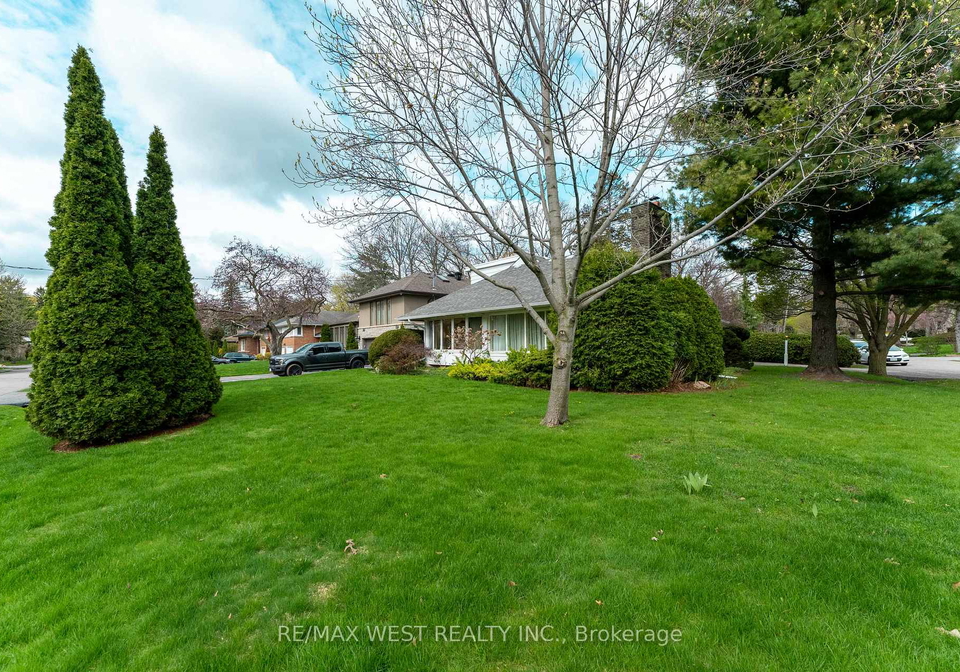 2-greenford-road-etobicoke-ontario-w13088976