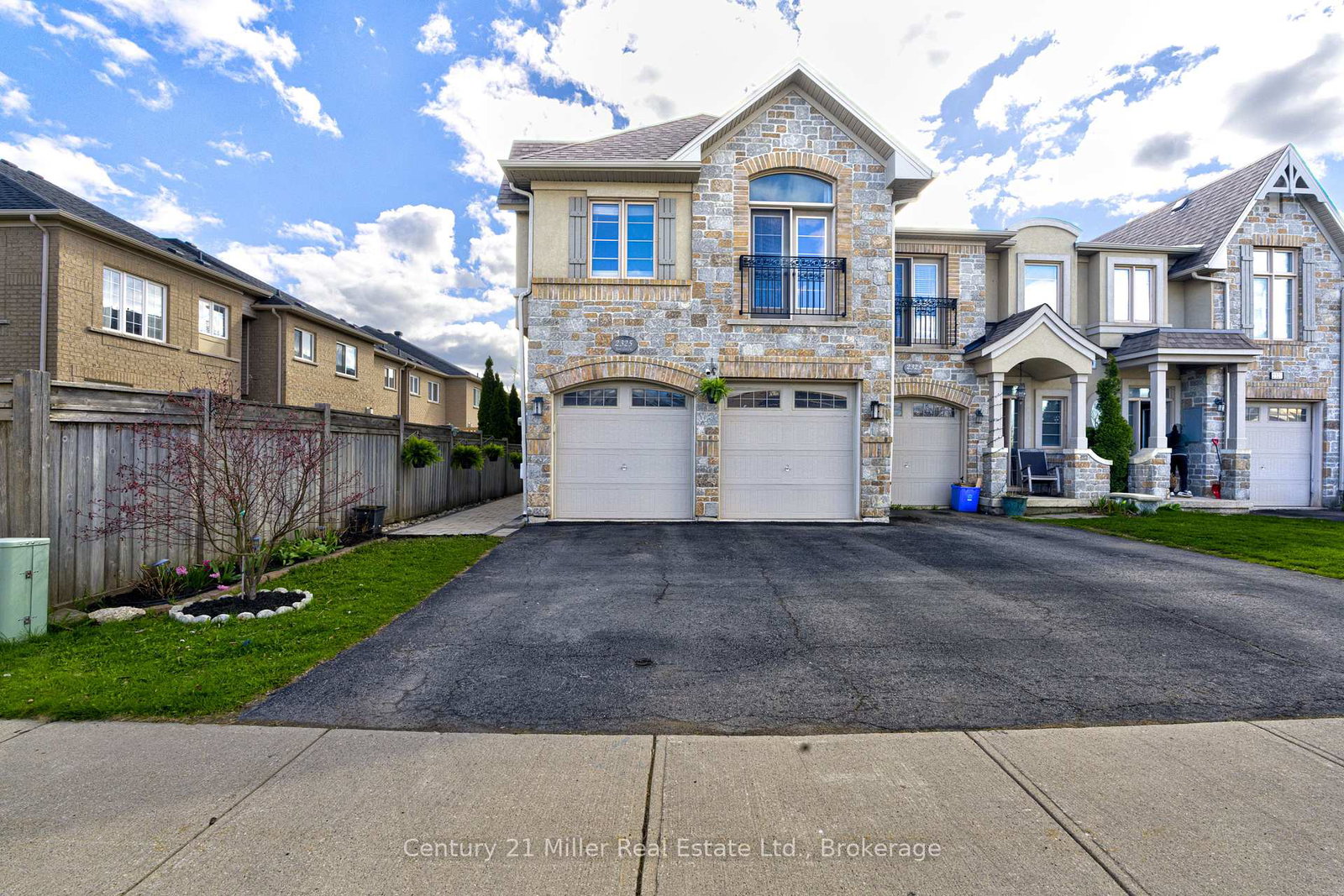 2325-stone-glen-crescent-oakville-ontario-w13089092
