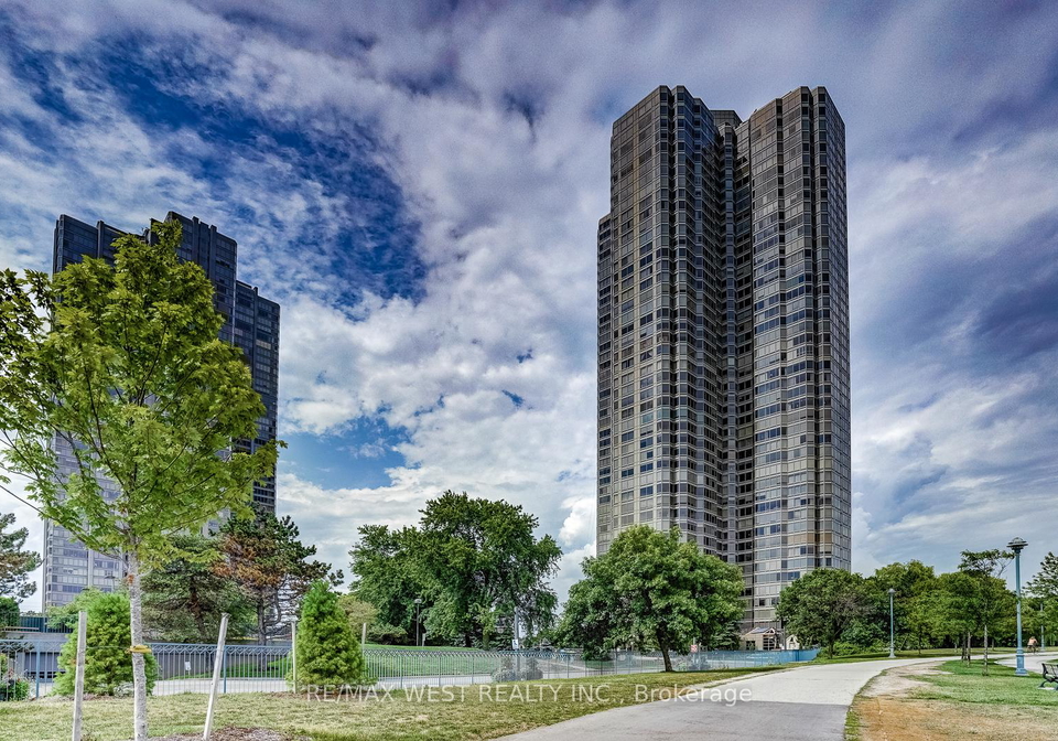 1-palace-pier-court-etobicoke-ontario-w13089142