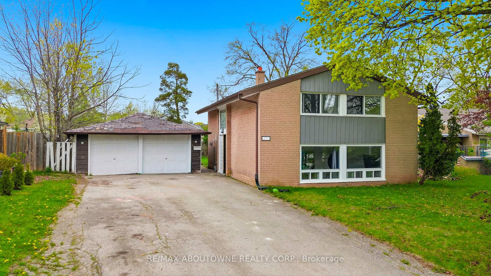 471-seabourne-drive-oakville-ontario-w13090028