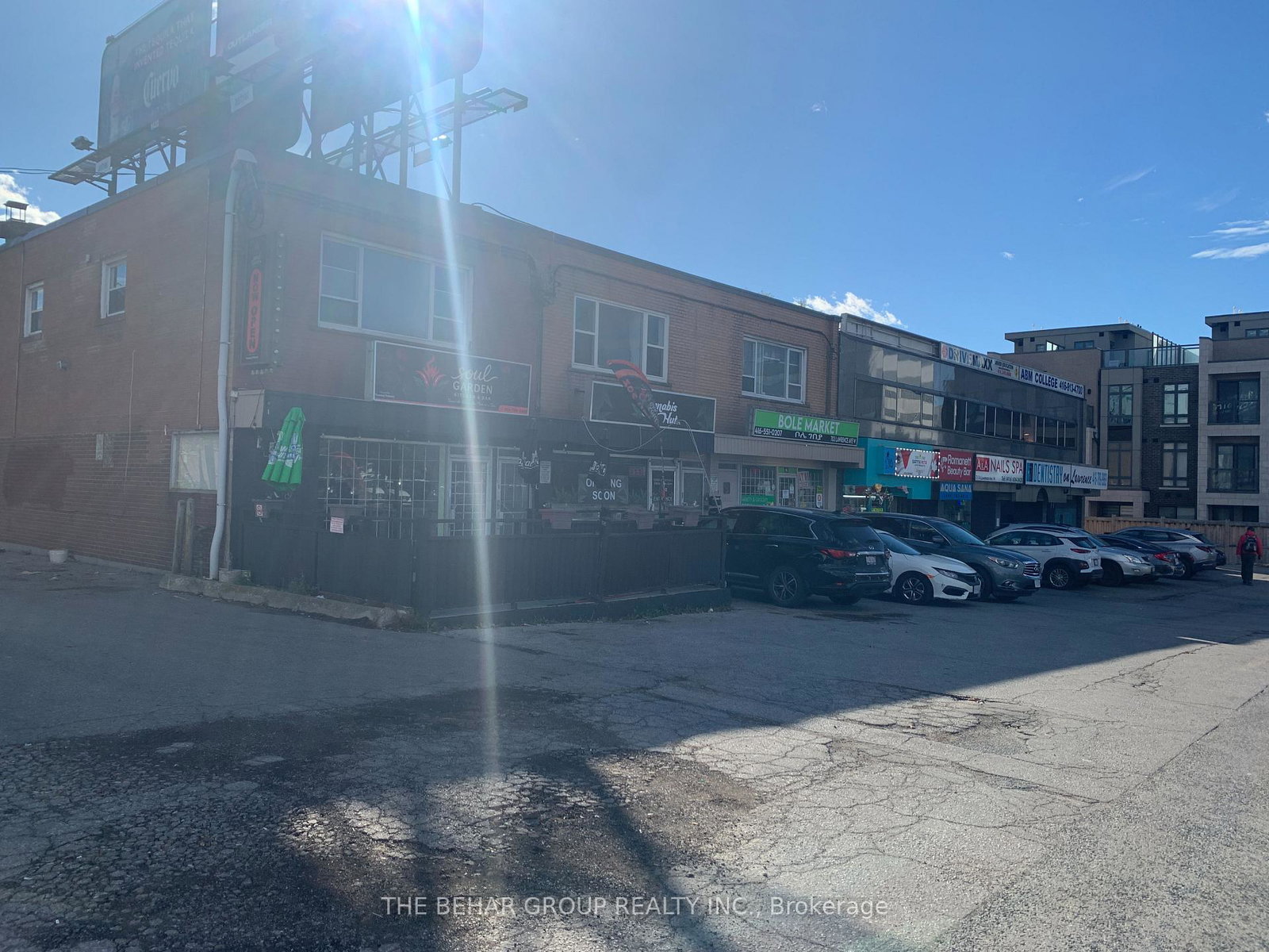 699-lawrence-avenue-w-north-york-ontario-w13090188