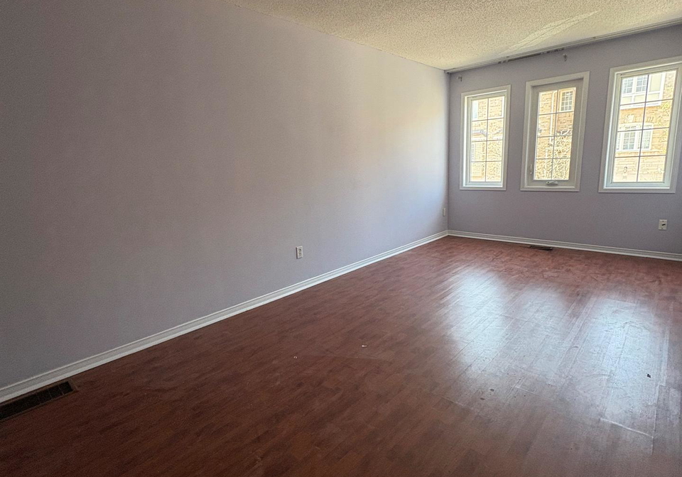 25-shining-star-crescent-north-york-ontario-w13090322