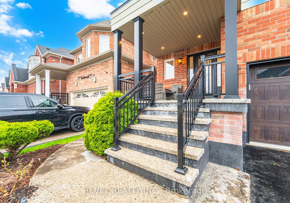 323-bessborough-drive-milton-ontario-w13090828