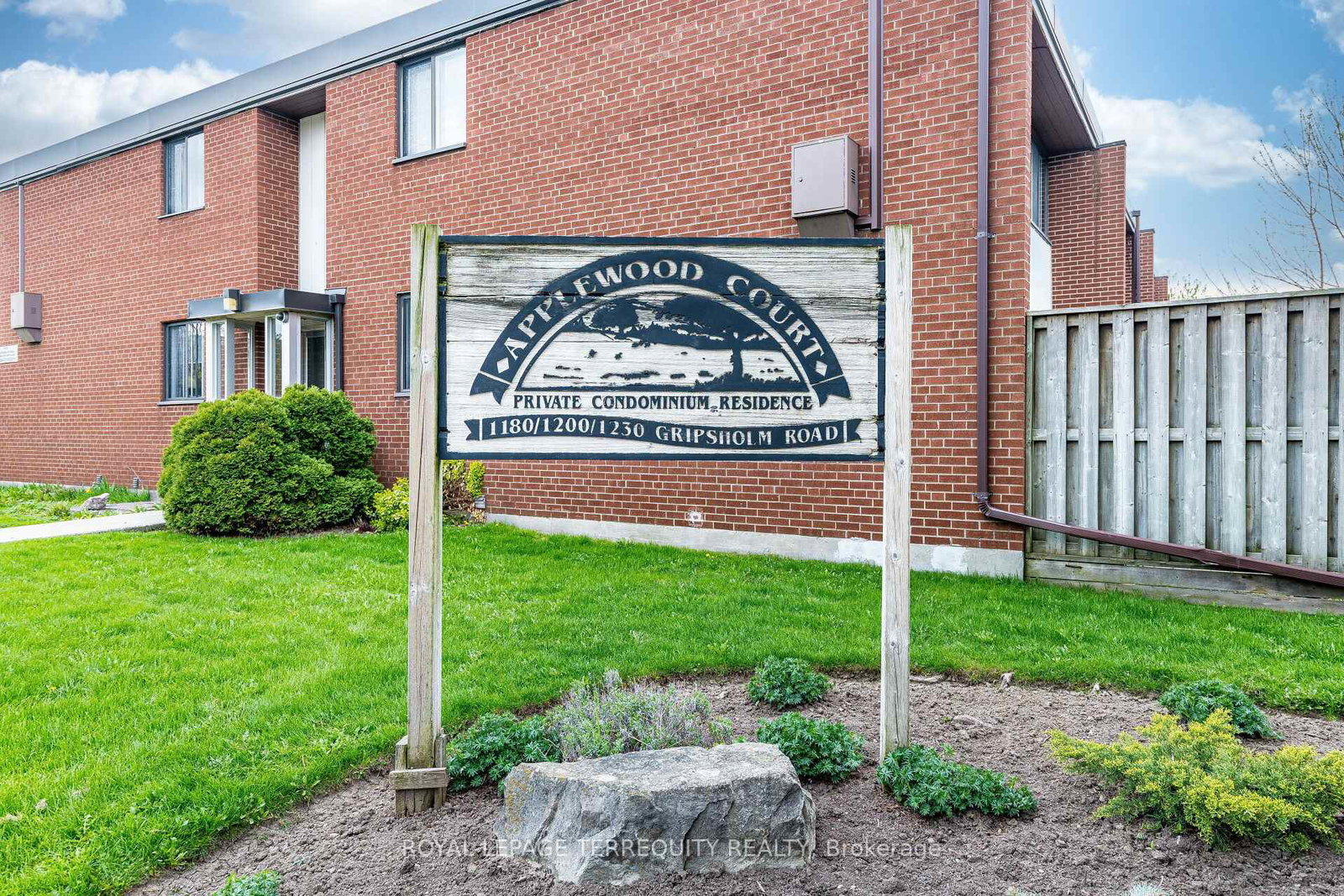 1230-gripsholm-road-mississauga-ontario-w13090836