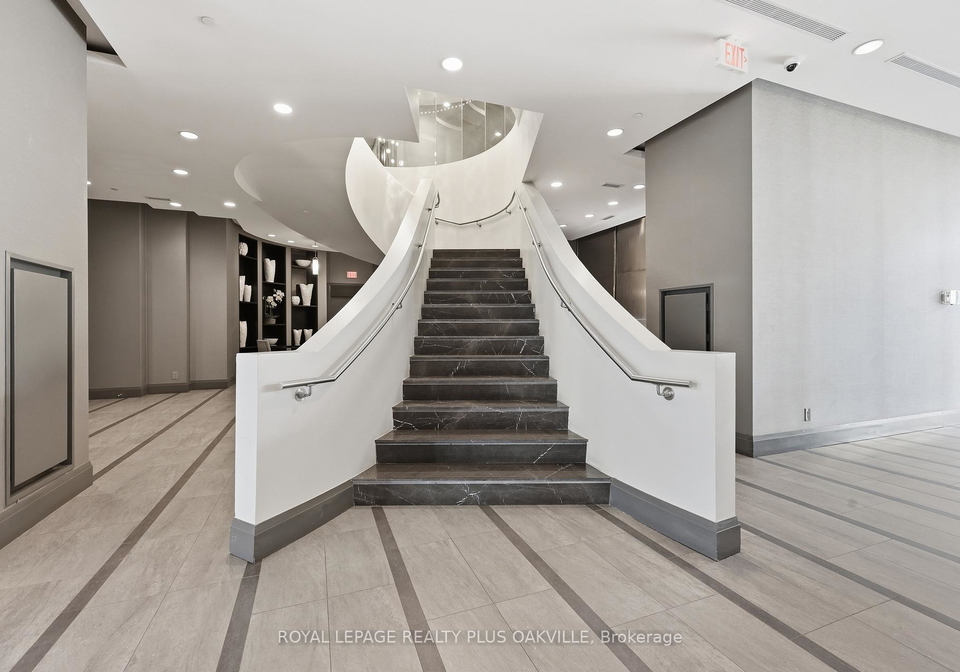 11-bronte-road-oakville-ontario-w13091638
