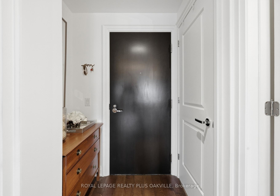 11-bronte-road-oakville-ontario-w13091638
