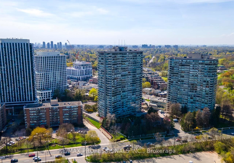 1300-islington-avenue-etobicoke-ontario-w13092586