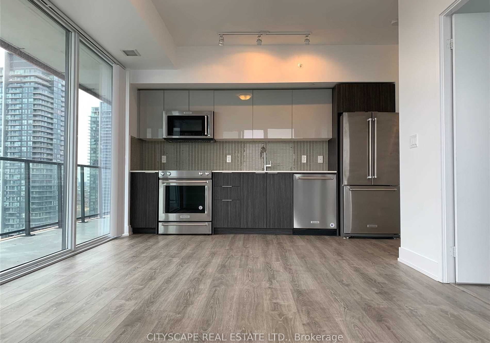 20-shore-breeze-drive-etobicoke-ontario-w13093064