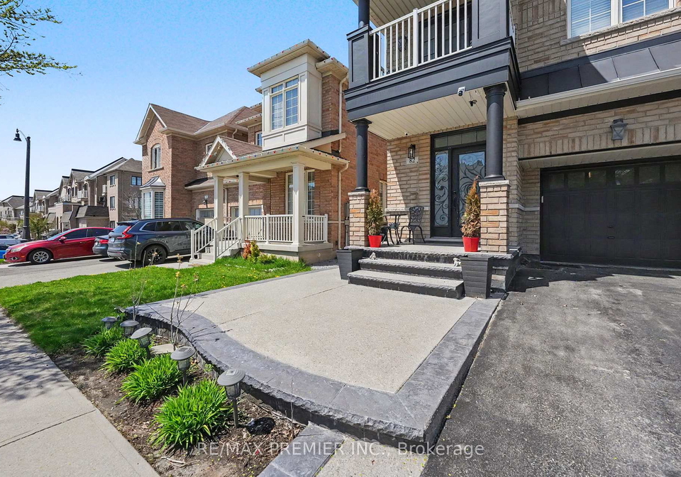 82-chesterwood-crescent-brampton-ontario-w13093164