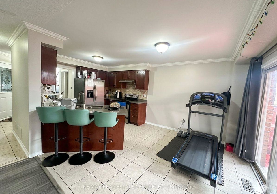 82-earl-grey-crescent-brampton-ontario-w13093584
