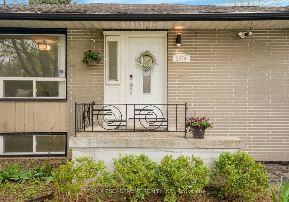 2076-constance-drive-oakville-ontario-w13093744