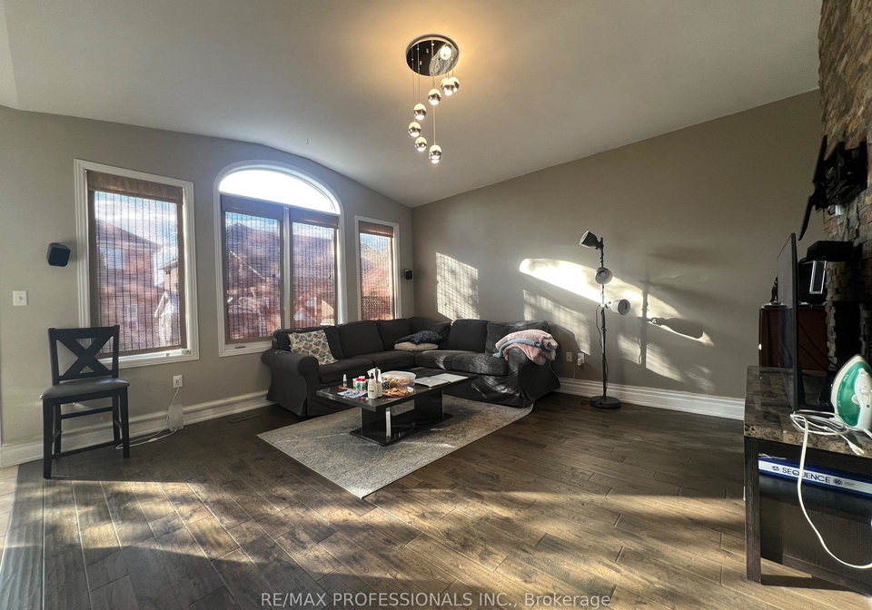 3895-henrietta-way-mississauga-ontario-w13093826