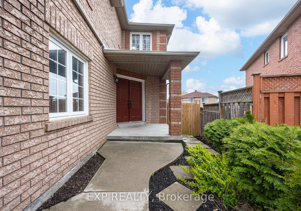 7-flaming-oak-court-brampton-ontario-w13093910