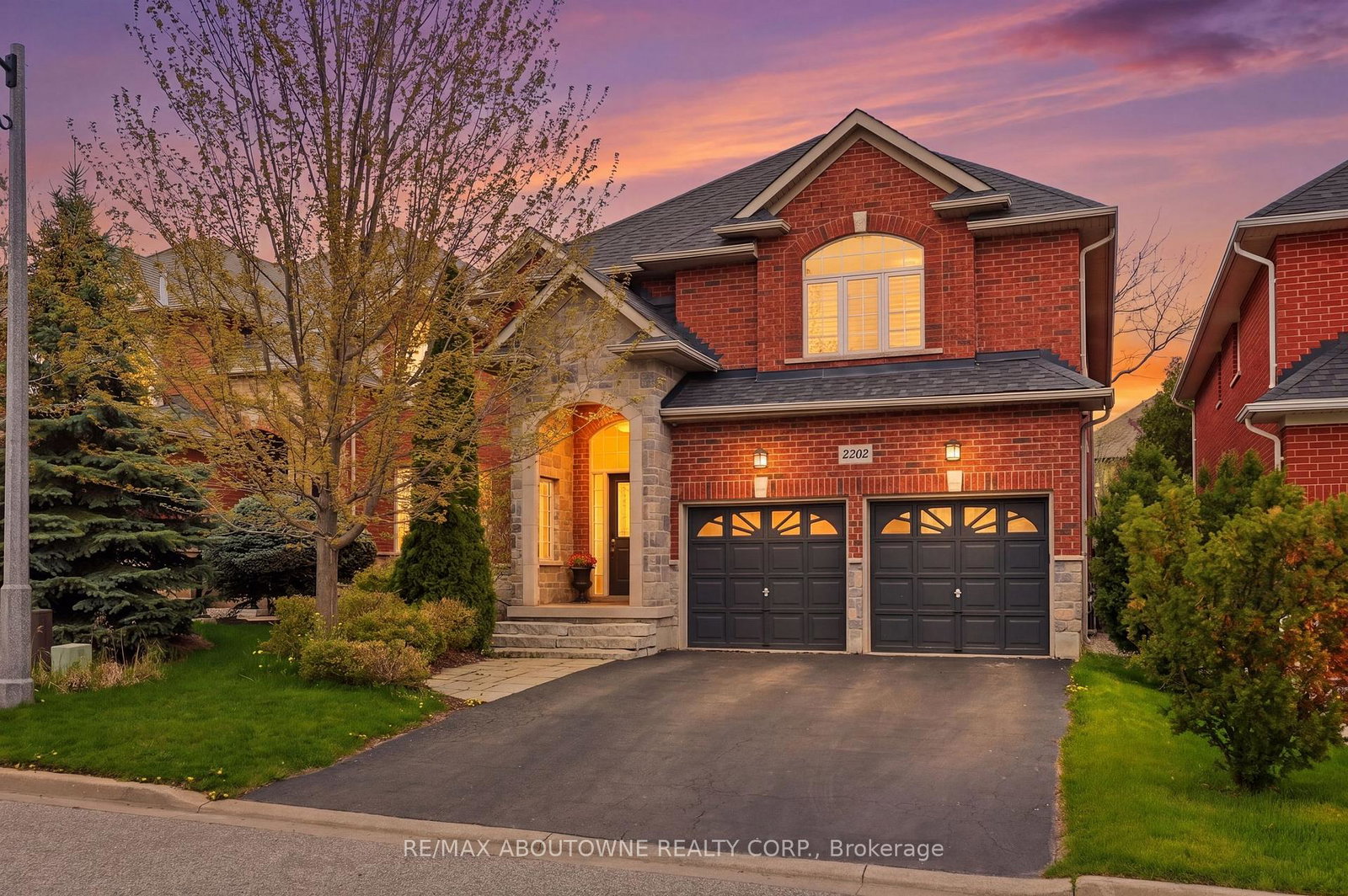 2202-brookhaven-crescent-oakville-ontario-w13094032