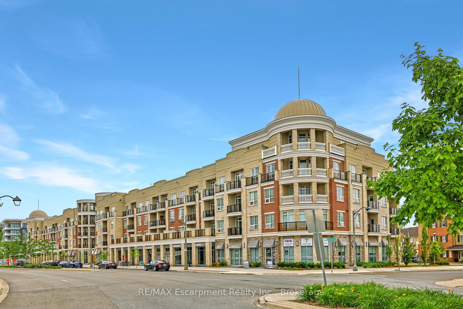 216-oak-park-boulevard-oakville-ontario-w13094406
