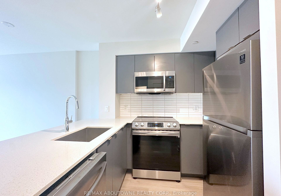 3385-dundas-street-w-toronto-ontario-w13094534