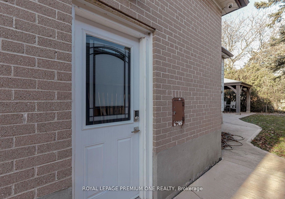 2085-bridge-road-oakville-ontario-w13095112
