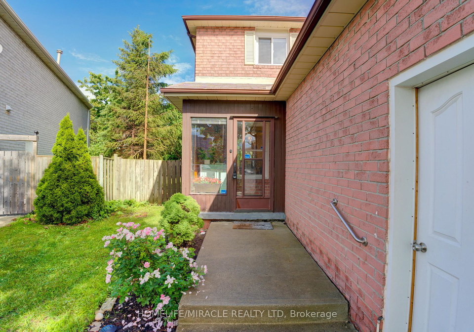 22-kesteven-crescent-brampton-ontario-w13095276