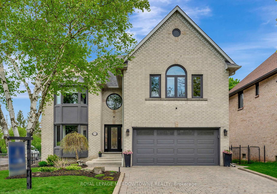 2008-peak-place-oakville-ontario-w13095756