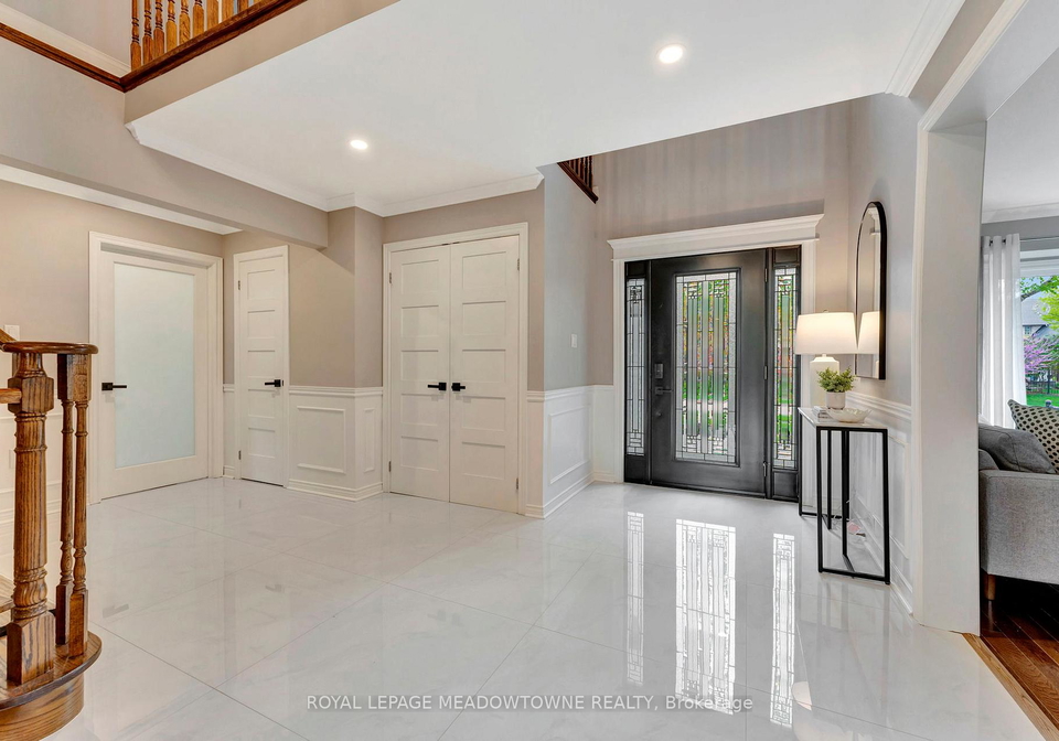 2008-peak-place-oakville-ontario-w13095756