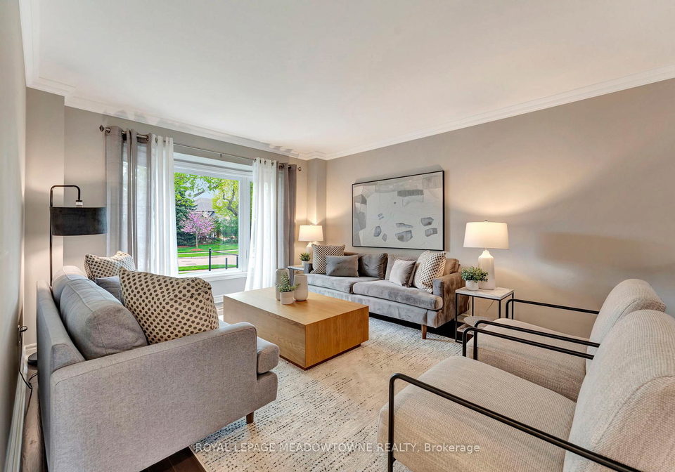 2008-peak-place-oakville-ontario-w13095756