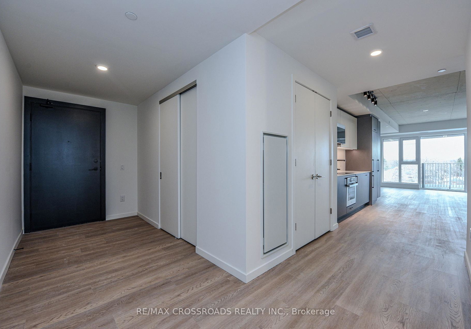 689-the-queensway-drive-etobicoke-ontario-w13096040