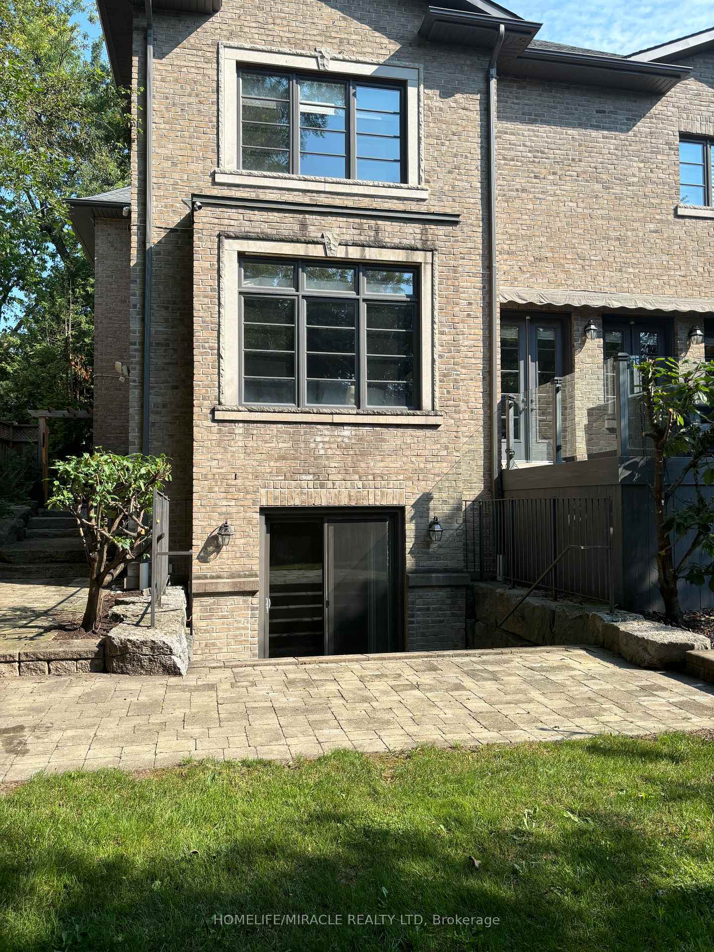 81-chestnut-hills-parkway-etobicoke-ontario-w13096314