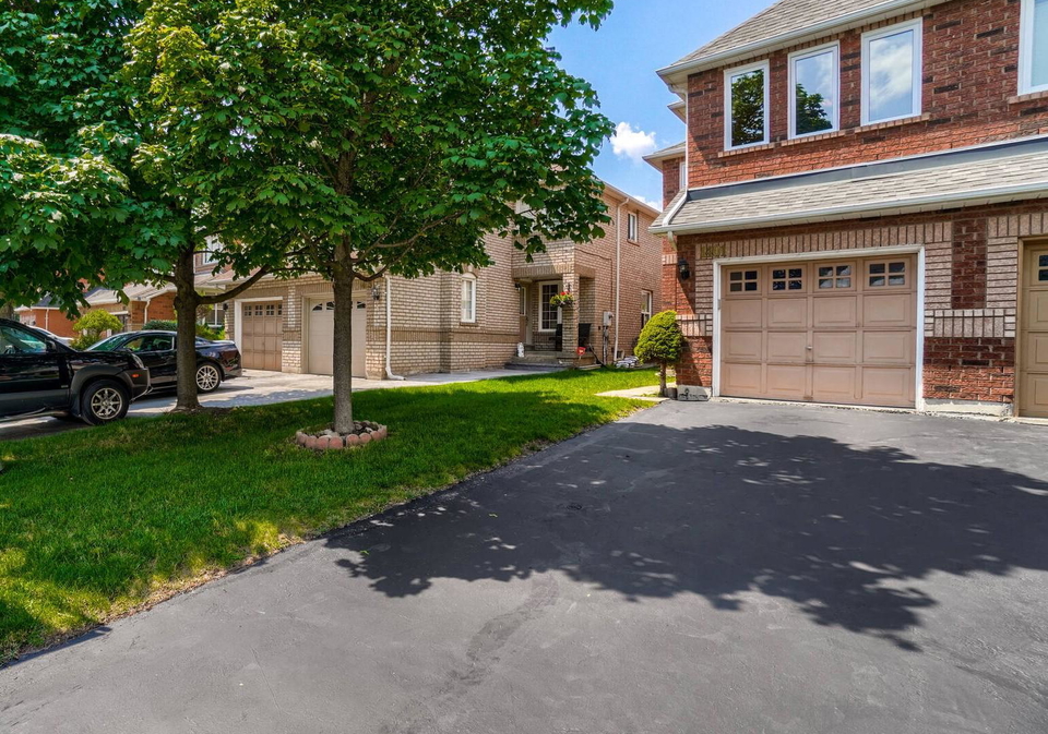 1401-inuit-trail-mississauga-ontario-w13096990