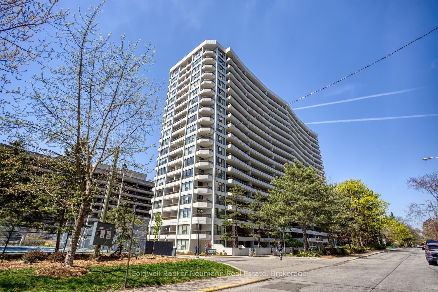100-quebec-avenue-toronto-ontario-w13097356