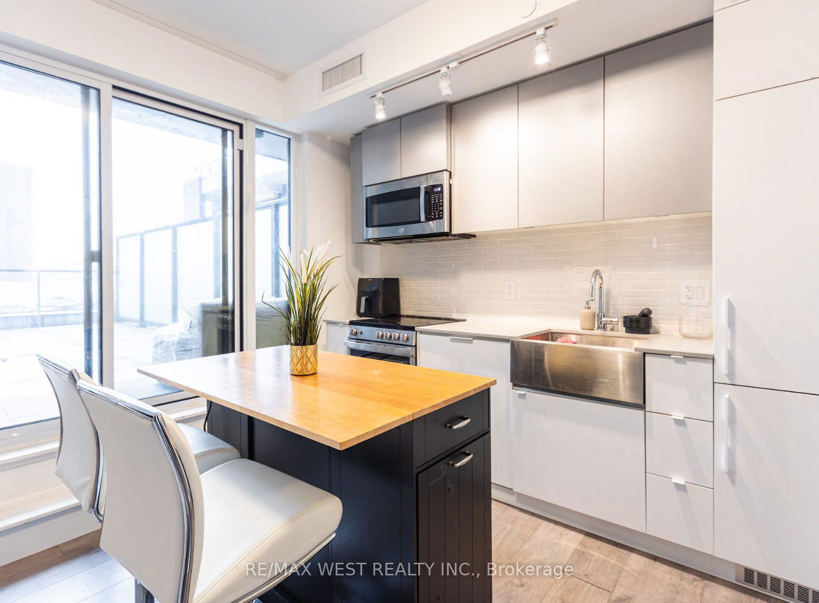 270-dufferin-street-toronto-ontario-w13097434