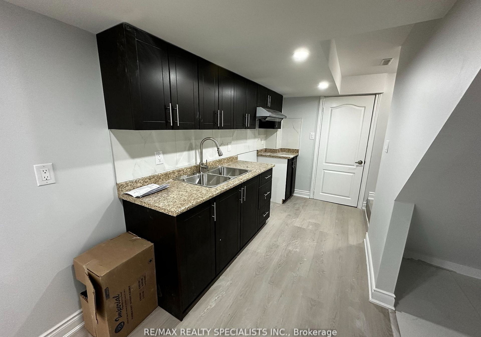 43-earlsbridge-boulevard-brampton-ontario-w13097504