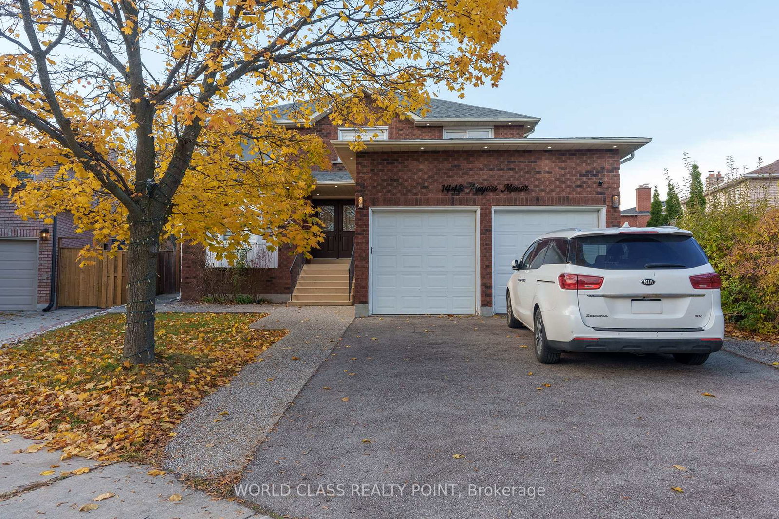 1448-mayors-manor-oakville-ontario-w13097576