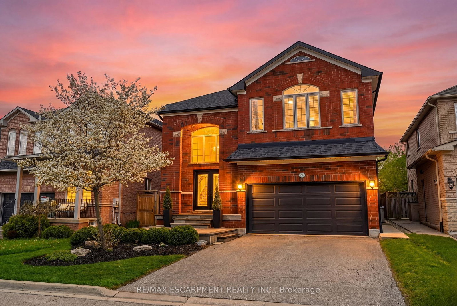 1379-liverpool-street-oakville-ontario-w13098272