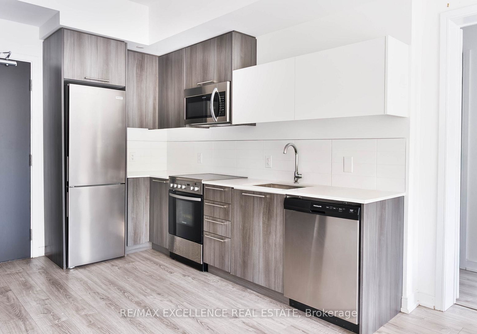 25-neighbourhood-lane-etobicoke-ontario-w13099554