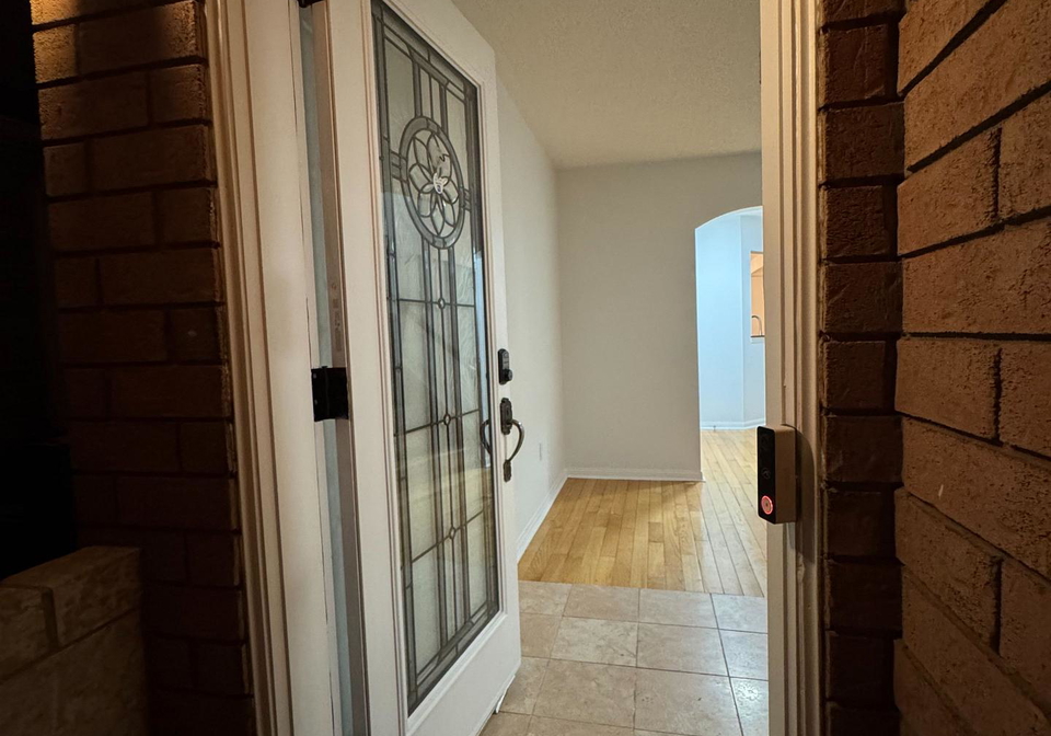 128-sweetwood-circle-brampton-ontario-w13099908