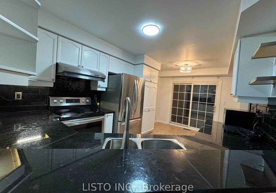 128-sweetwood-circle-brampton-ontario-w13099908