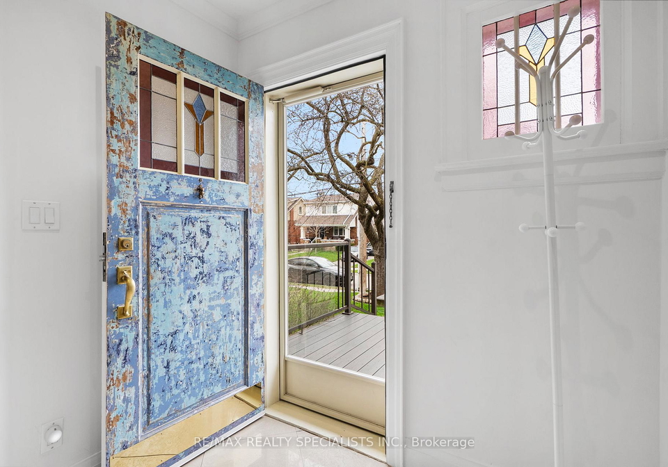 18-dartmouth-crescent-etobicoke-ontario-w13100048