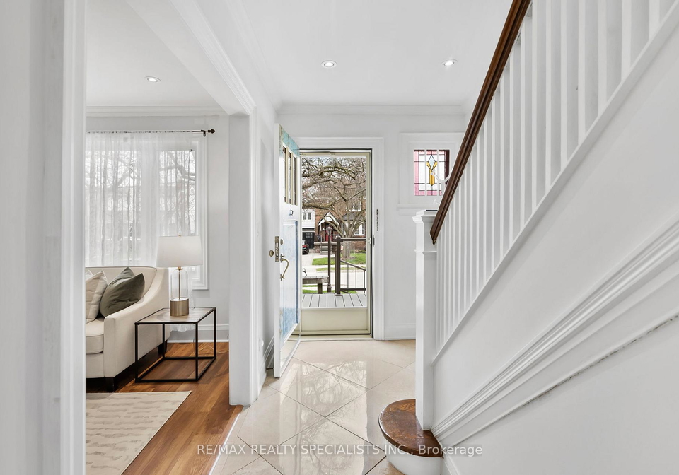 18-dartmouth-crescent-etobicoke-ontario-w13100048