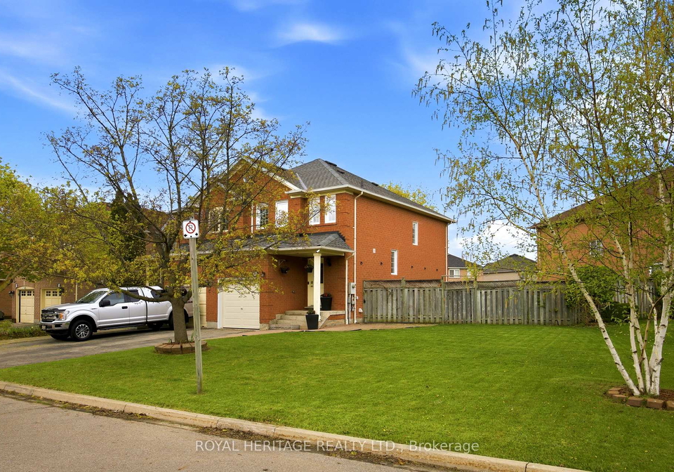 1251-quest-circle-mississauga-ontario-w13100386